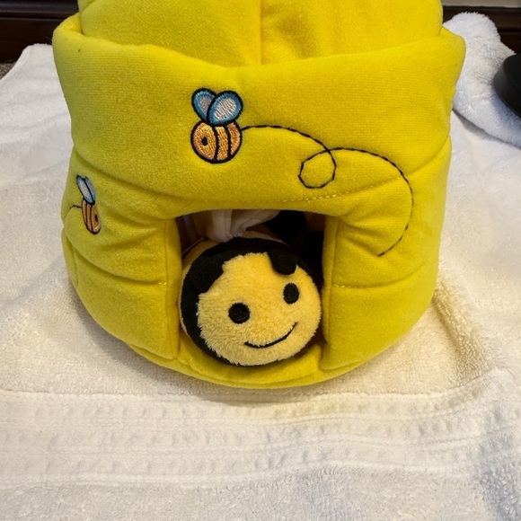 Lakeshore Sensory Learning 5pc Playset - Plush Beehive with 5 bumblebees - Picture 7 of 7